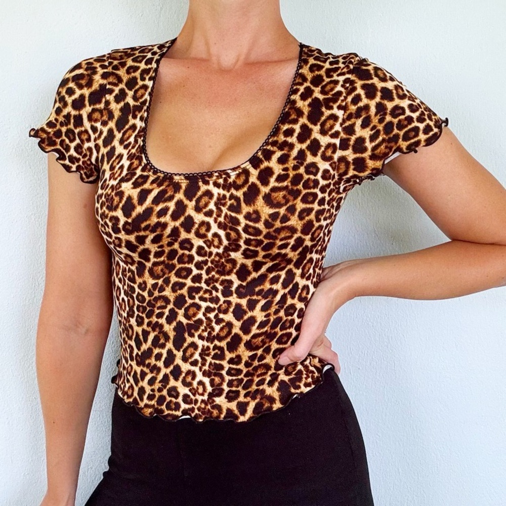 Antistar leopard print eyelet neckline ruffle lettuce trim mini crop tee small